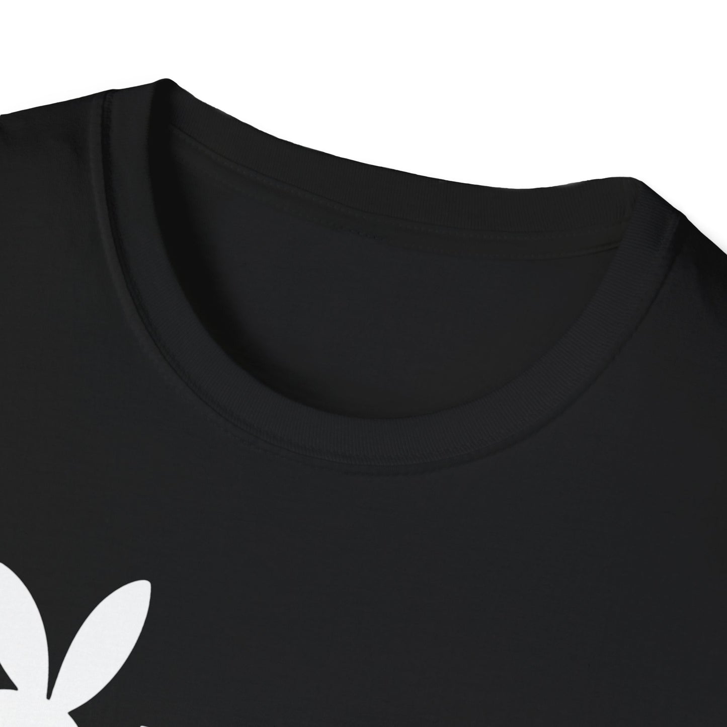 Camiseta Básica "YAKKO" Logo Conejo | Playera Unisex Minimalista Negra | Estilo Urbano Casual
