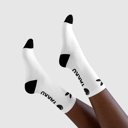 Calcetines "YAKKO" Logo Conejo | Medias Largas Unisex Blancas y Negras | Estilo Urbano Casual | Cómodos y Originales